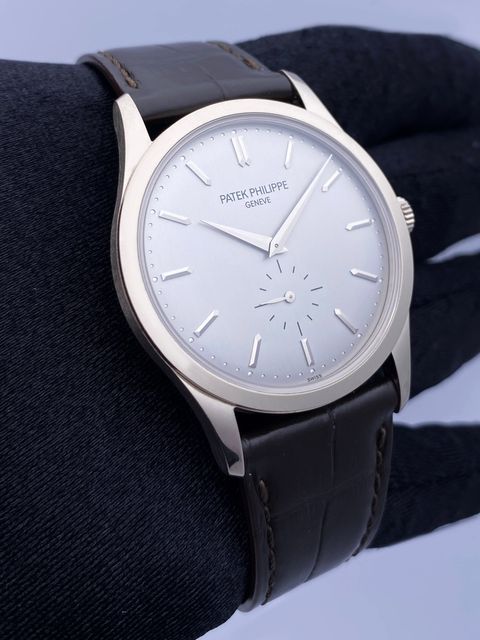Patek Philippe Calatrava 5196G-001 Image 3